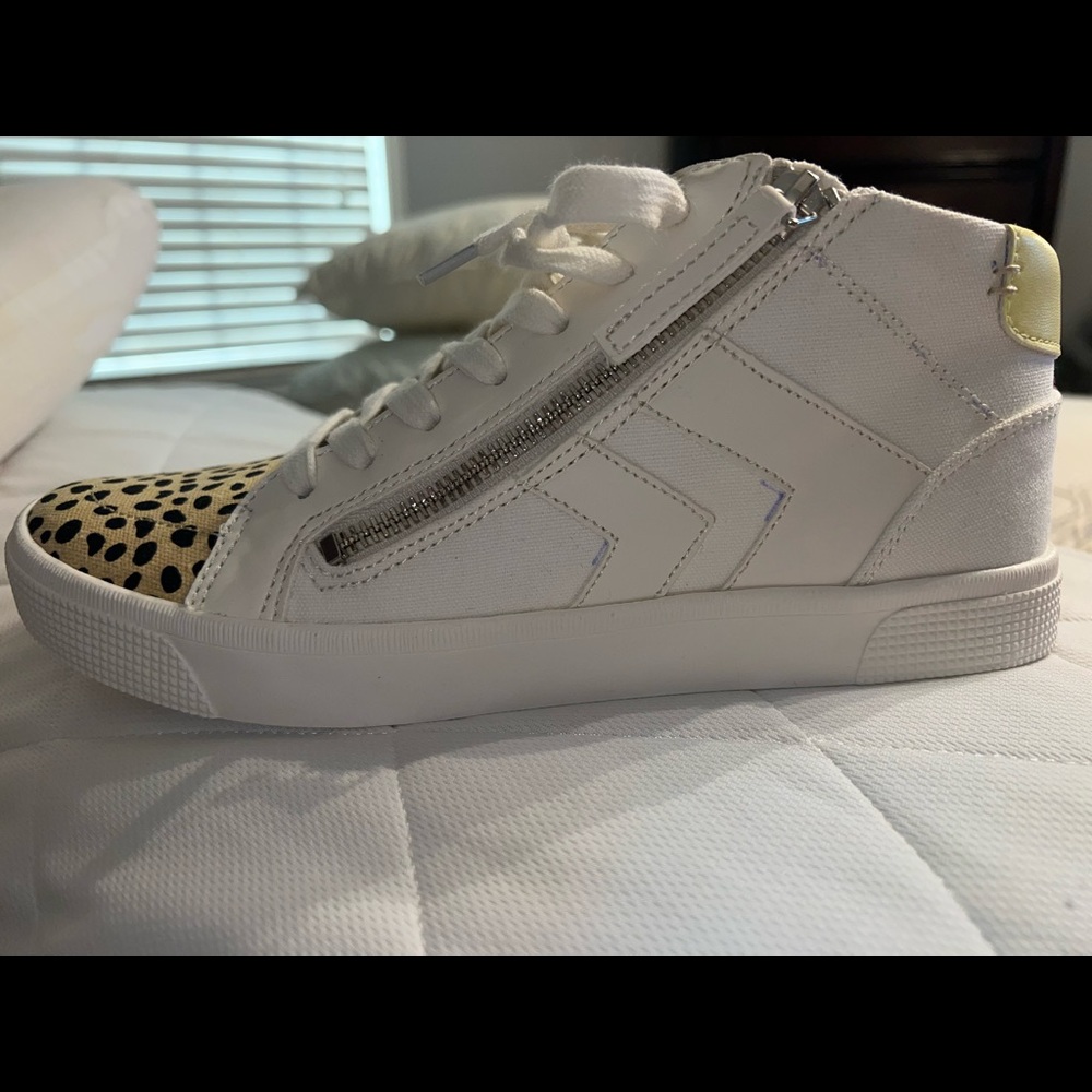 Dolce Vita high top leopard sneakers zoel size 9